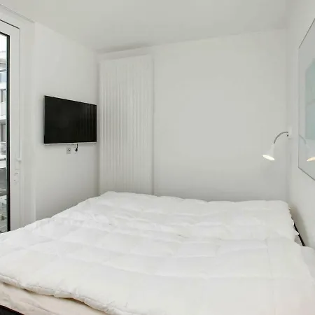 Apartment 6 Person In