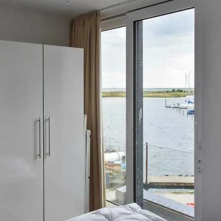 Apartment 6 Person In *